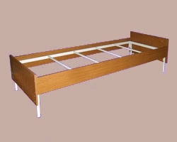 Кровать на 4-х рейках с настилом ДСП, спинки и царги ЛДСП, 1900х700